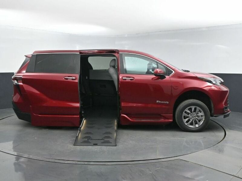 2025 Toyota Sienna