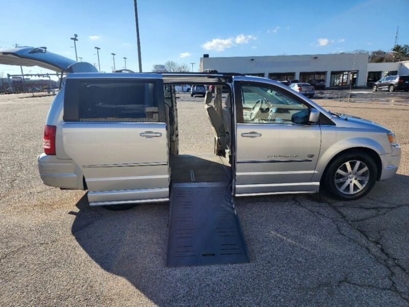 2009 Chrysler Town and Country