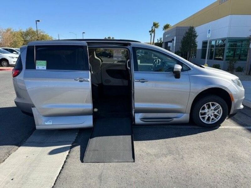 2020 Chrysler Voyager