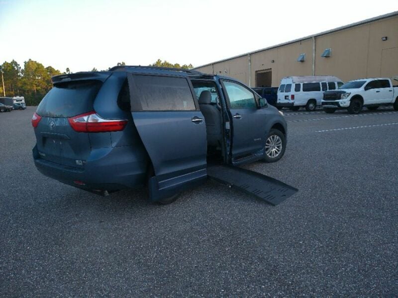 2017 Toyota Sienna