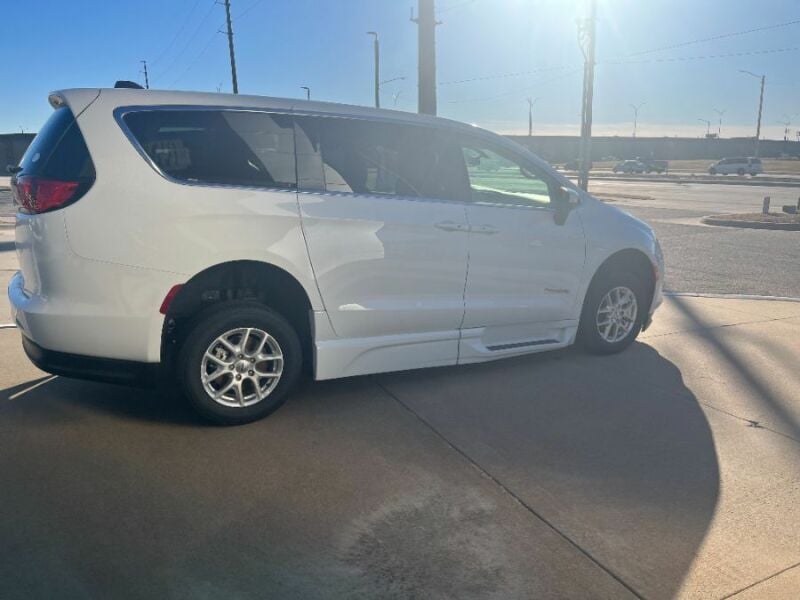 2022 Chrysler Voyager