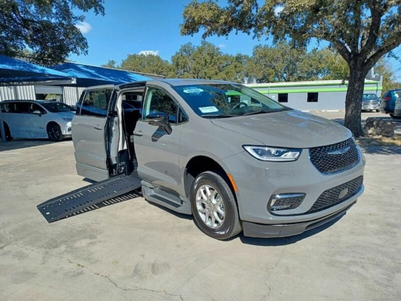 2024 Chrysler Pacifica