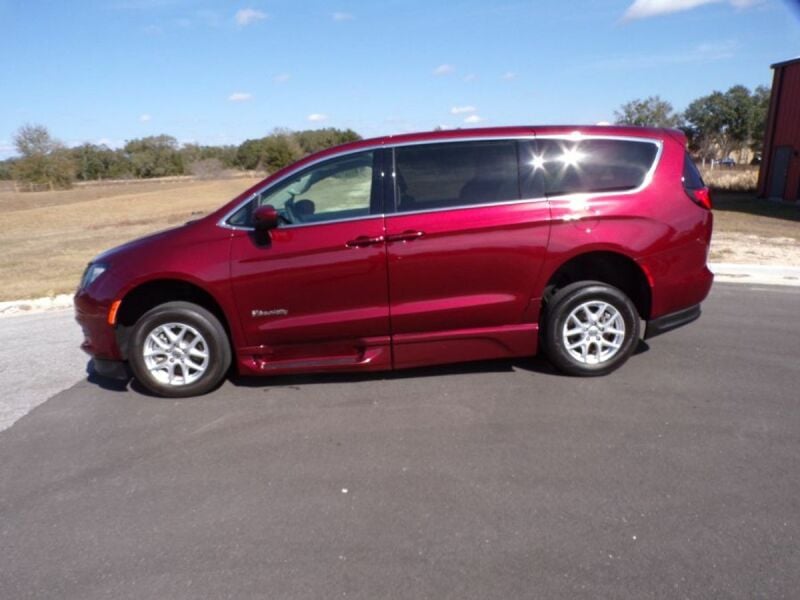 2022 Chrysler Voyager