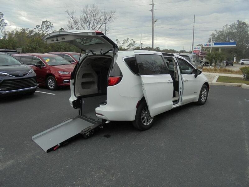 2024 Chrysler Voyager