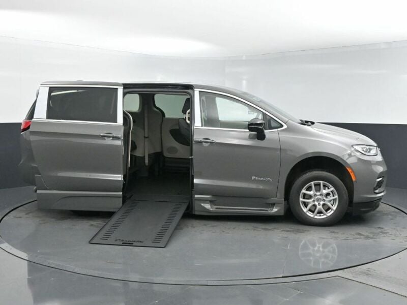 2024 Chrysler Pacifica