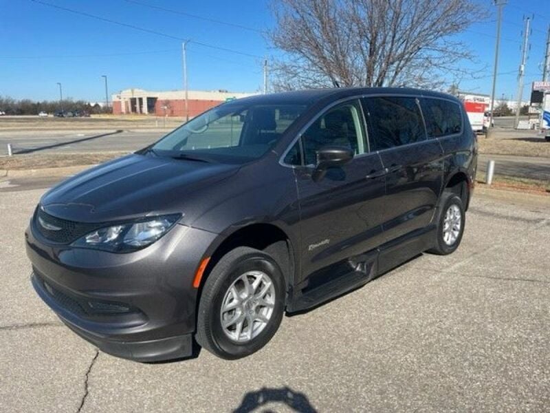 2022 Chrysler Voyager