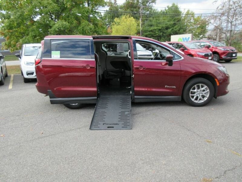 2023 Chrysler Voyager