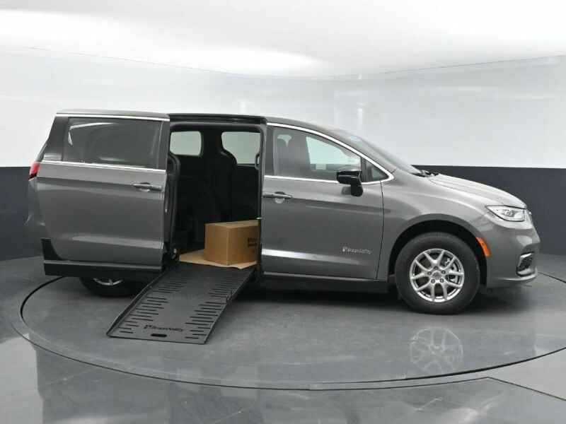 2024 Chrysler Pacifica