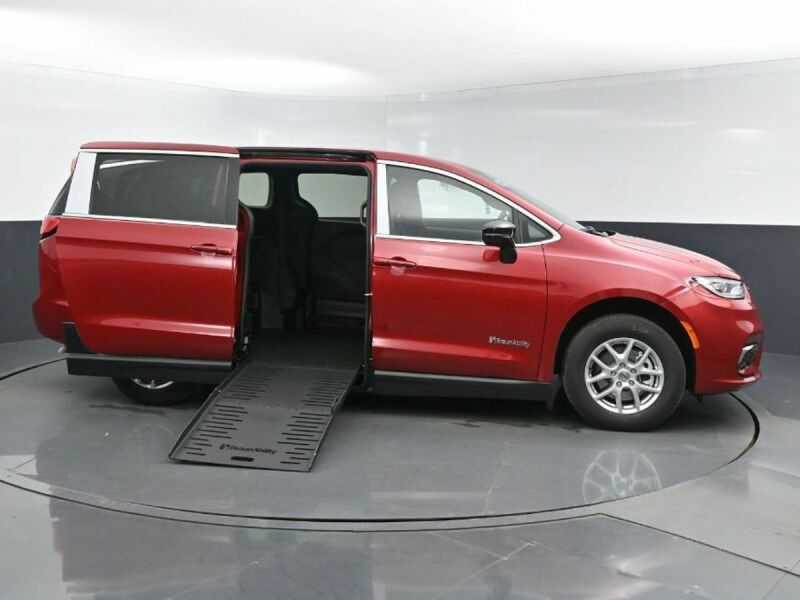 2024 Chrysler Pacifica