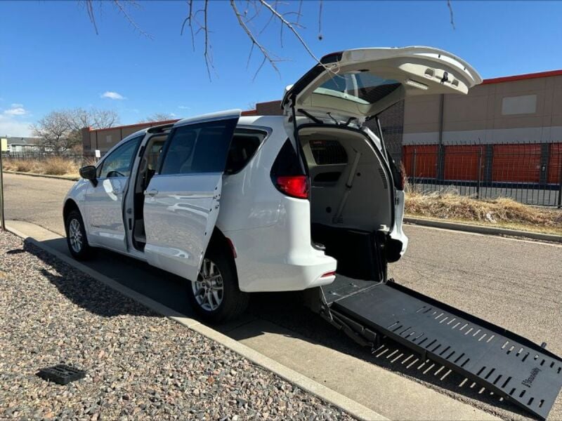 2024 Chrysler Voyager