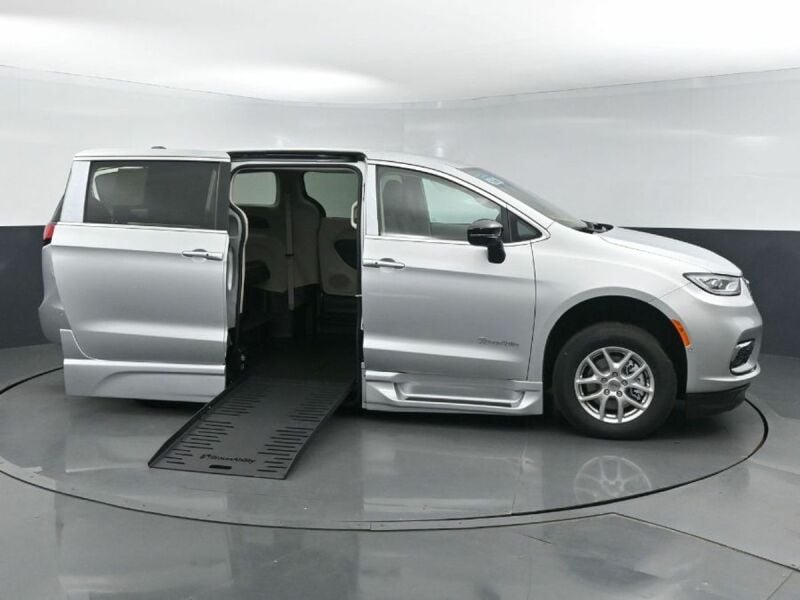 2024 Chrysler Pacifica