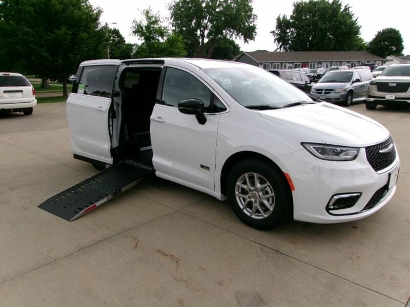 2024 Chrysler Pacifica