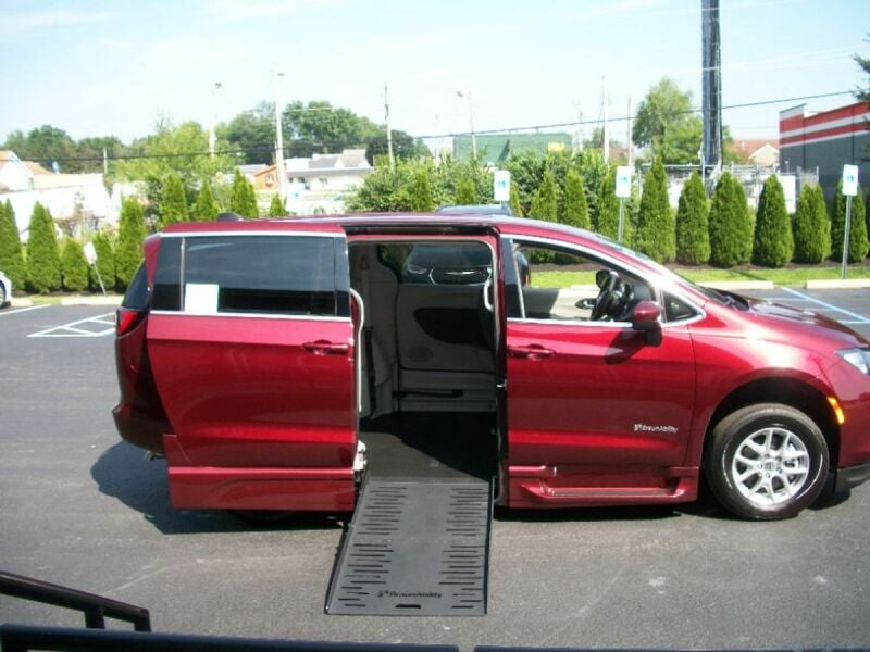 2023 Chrysler Voyager