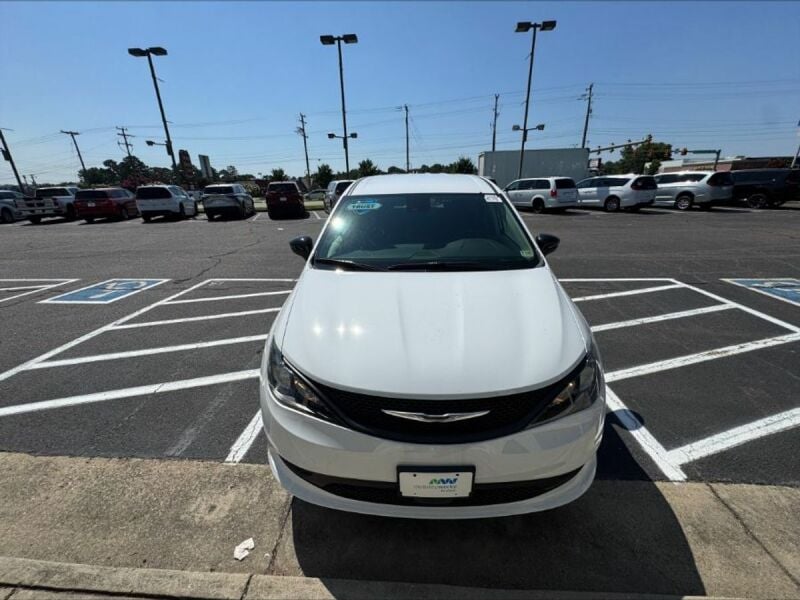 2024 Chrysler Voyager