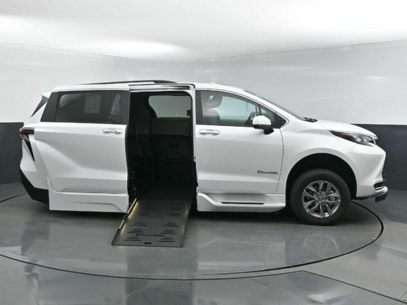 2024 Toyota Sienna