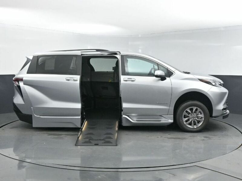 2024 Toyota Sienna