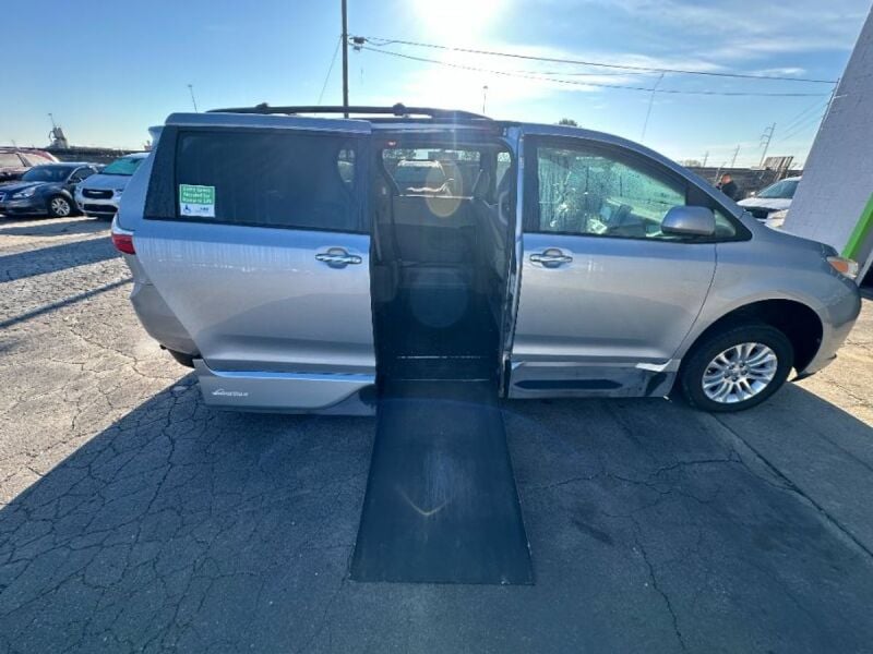 2016 Toyota Sienna