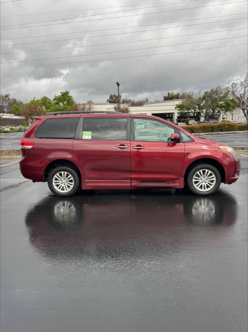 2012 Toyota Sienna