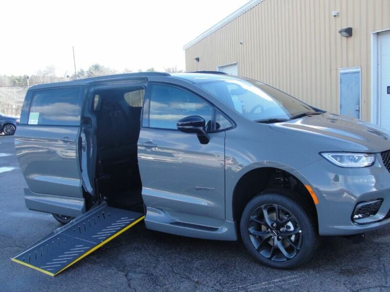 2024 Chrysler Pacifica