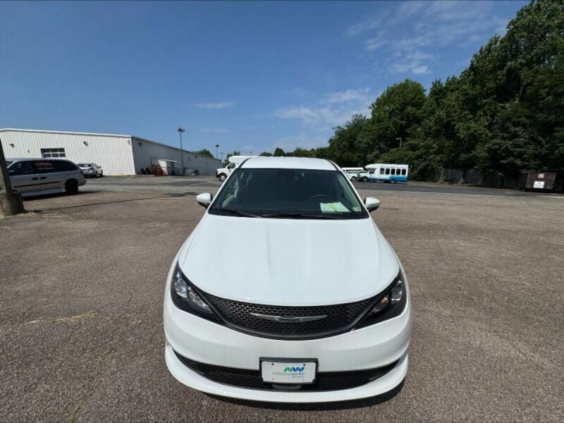 2023 Chrysler Voyager