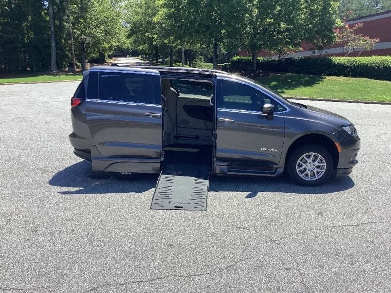 2021 Chrysler Voyager