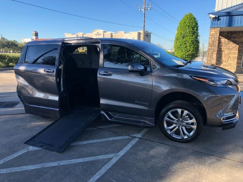 2024 Toyota Sienna Hybrid