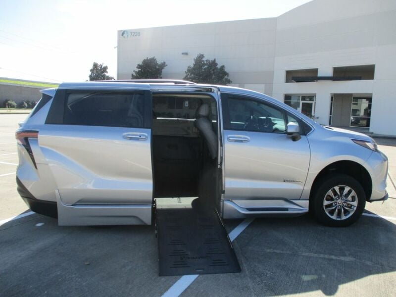 2023 Toyota Sienna Hybrid