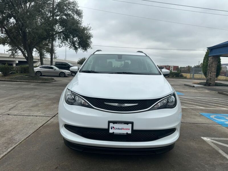 2021 Chrysler Voyager