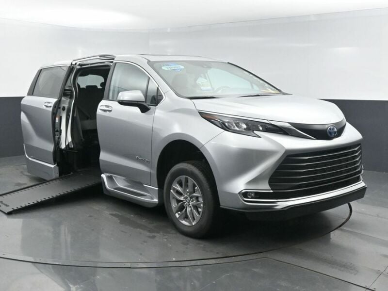 2024 Toyota Sienna Hybrid